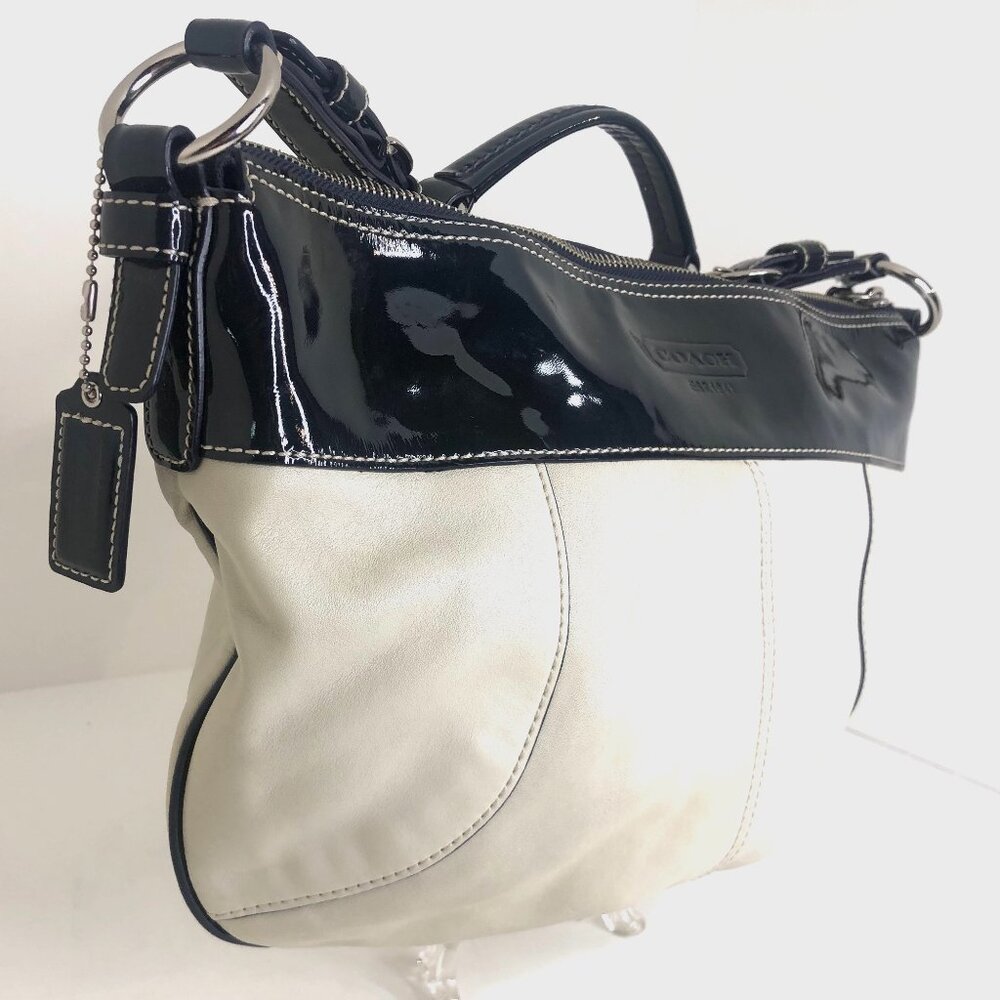 Coach Vintage Laura Hobo Bag Cream Leather and Navy Trim AUTHENTICATED